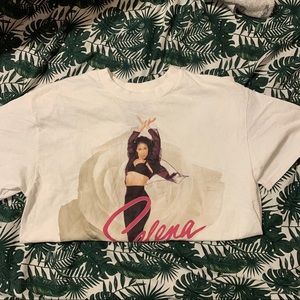 Selena Tee